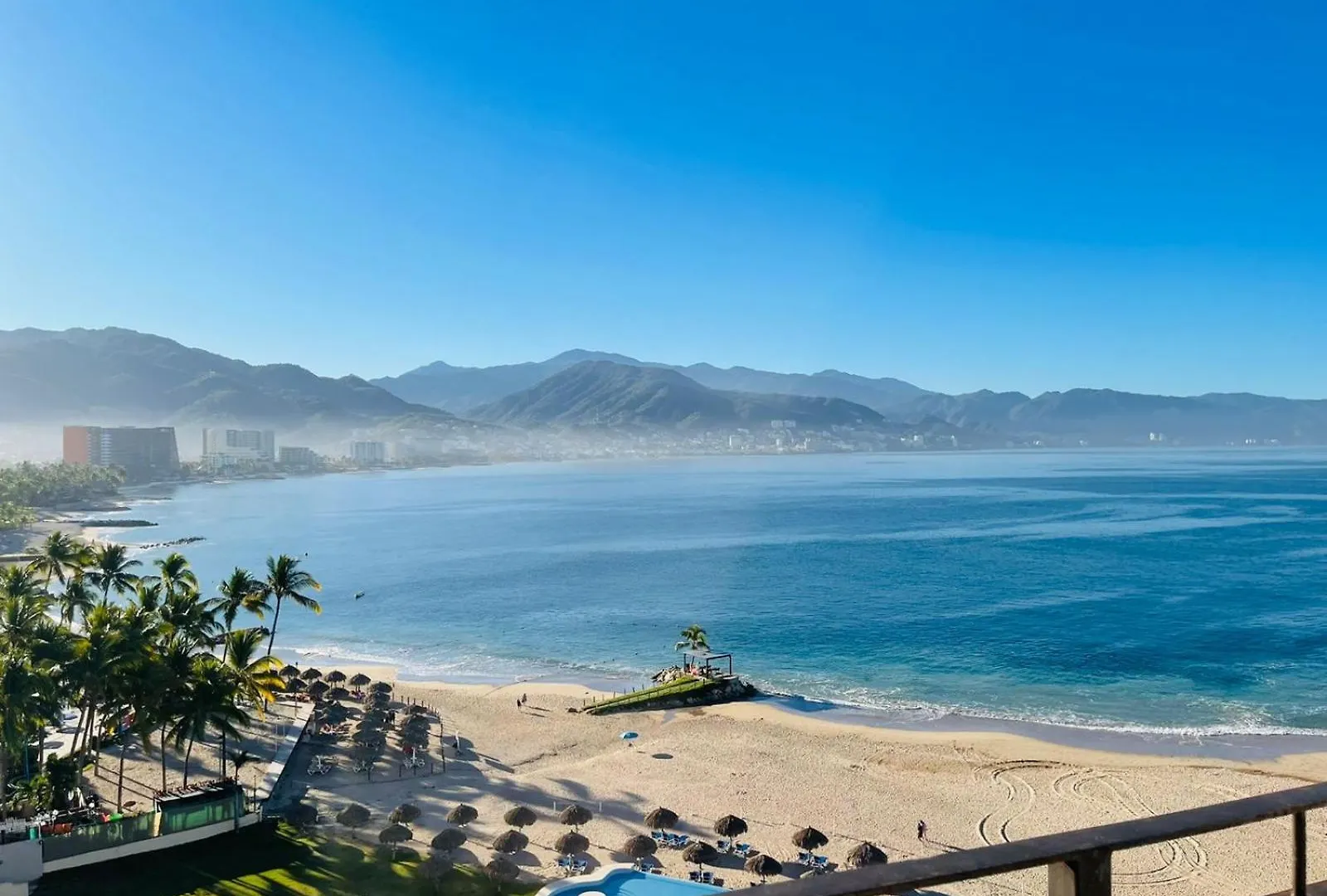 شقة Amazing Views, Beachfront Grand Venetian بويرتو فالارتا
