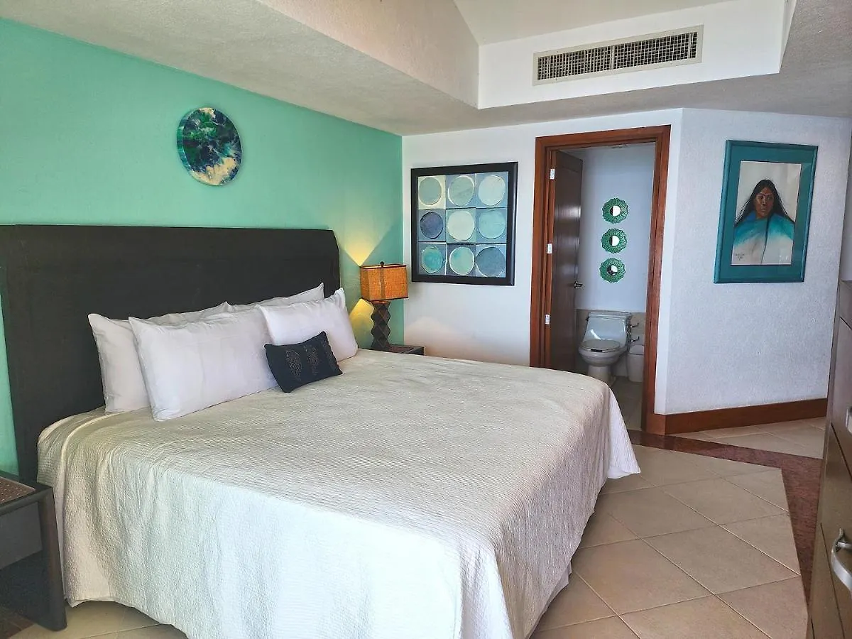 Amazing Views, Beachfront Grand Venetian Puerto Vallarta Appartement