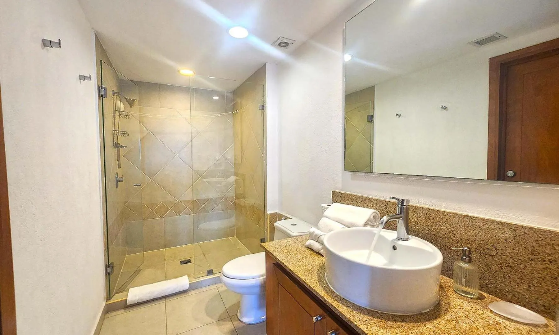 Amazing Views, Beachfront Grand Venetian Puerto Vallarta