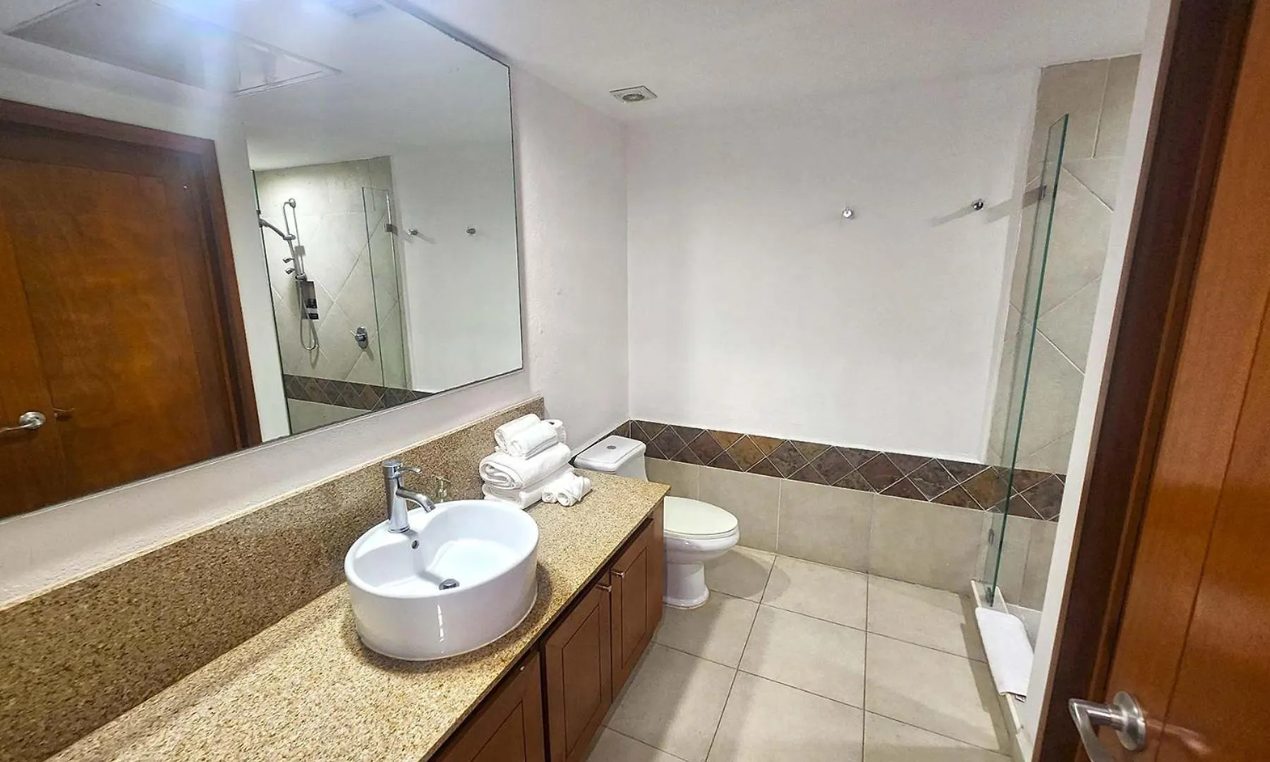 Amazing Views, Beachfront Grand Venetian Puerto Vallarta Appartement